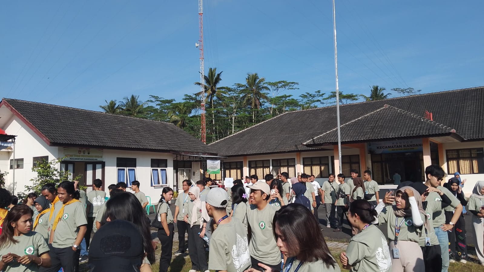 Senam di Kantor Kecamatan Kandangan